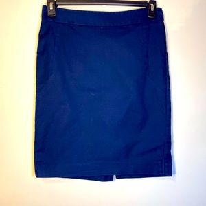 The limited navy blue pencil skirt. Size 6.